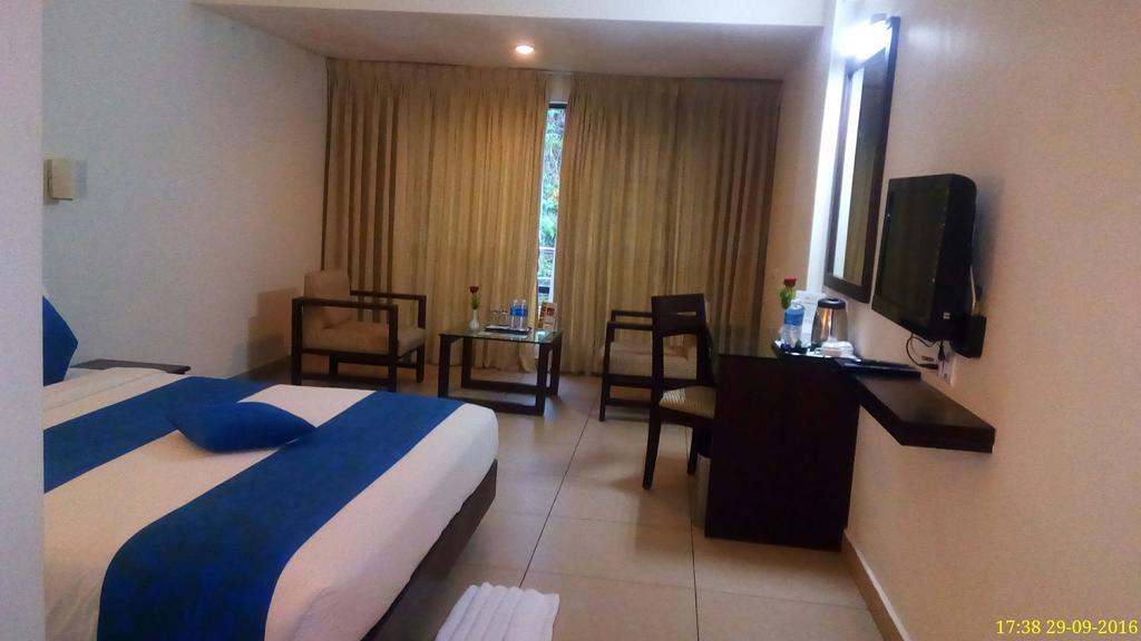 Clouds Valley Hotel Мунар Екстериор снимка